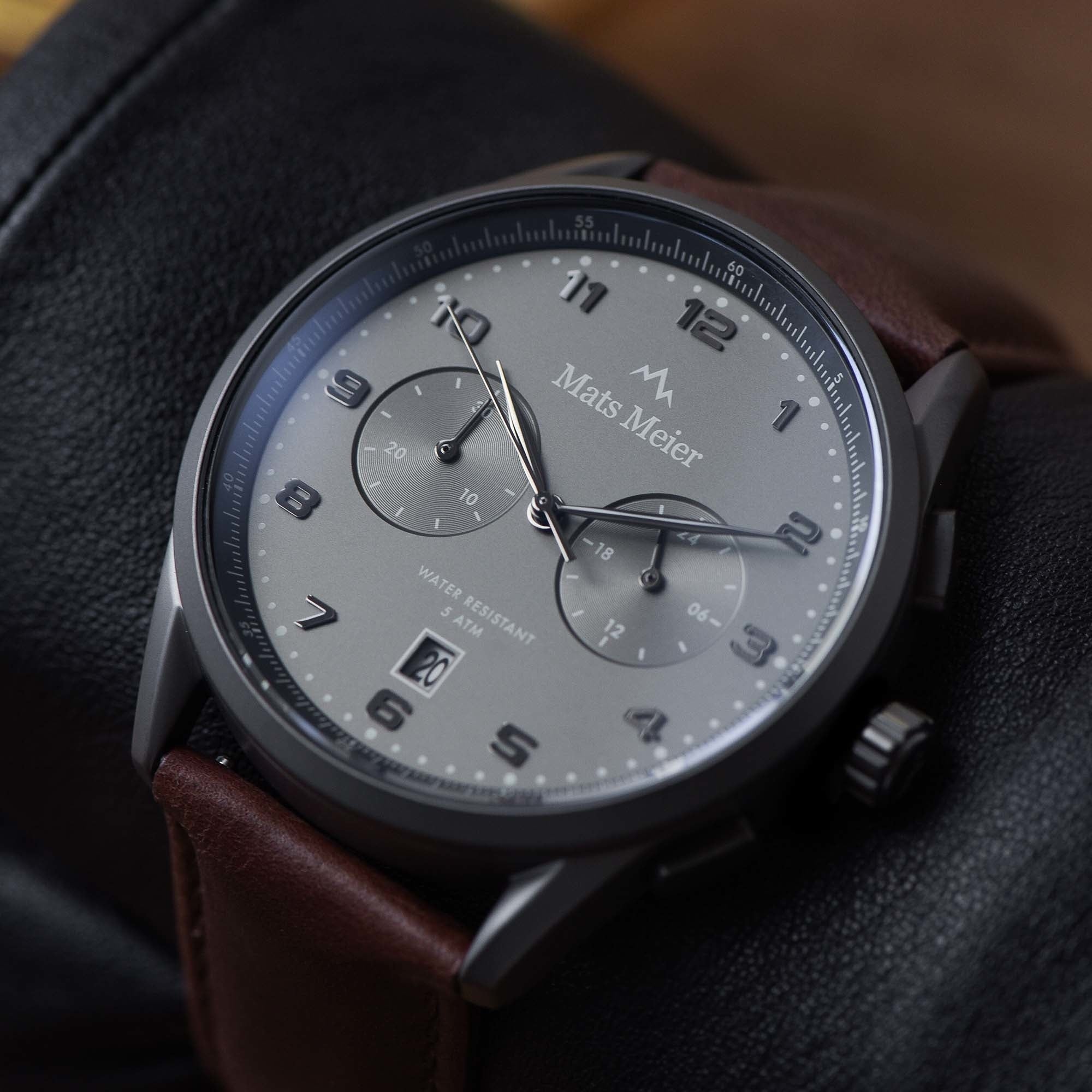 Mont Vélan chronograph gray / brown